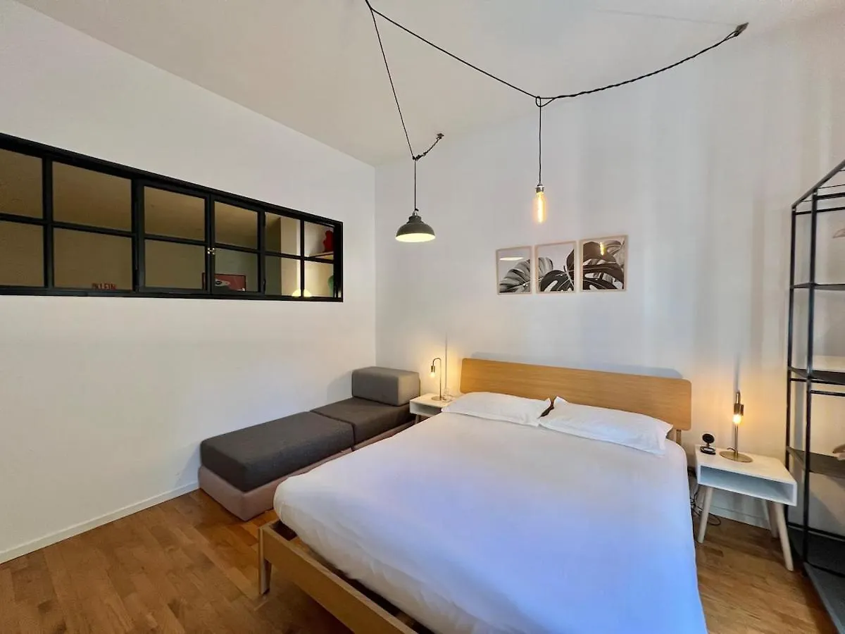 Stylish Apartment With Private Parking, Garden And Metro Rome Italy