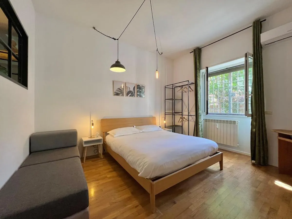 Stylish Apartment With Private Parking, Garden And Metro Rome