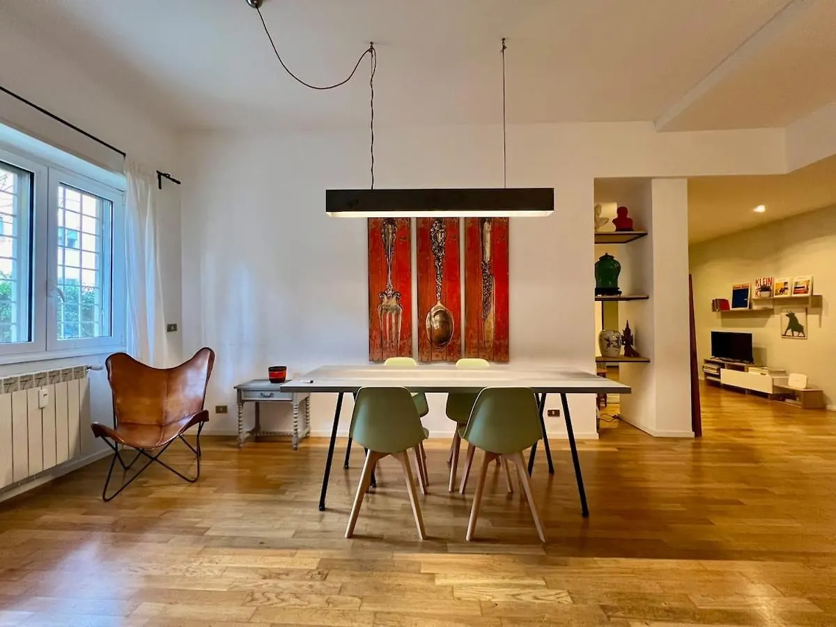 Stylish Apartment With Private Parking, Garden And Metro Rome
