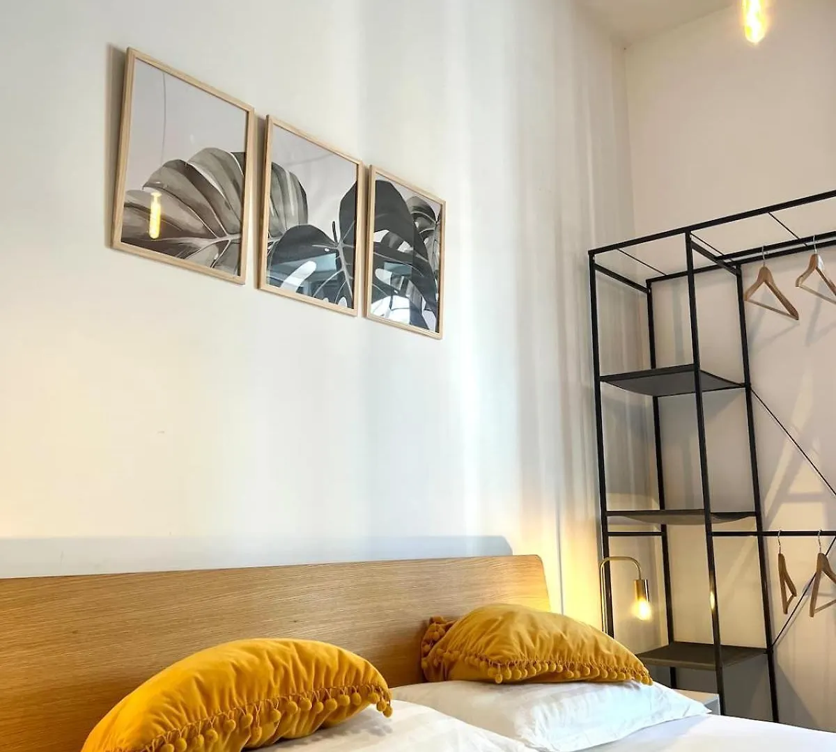 Stylish Apartment With Private Parking, Garden And Metro Rome