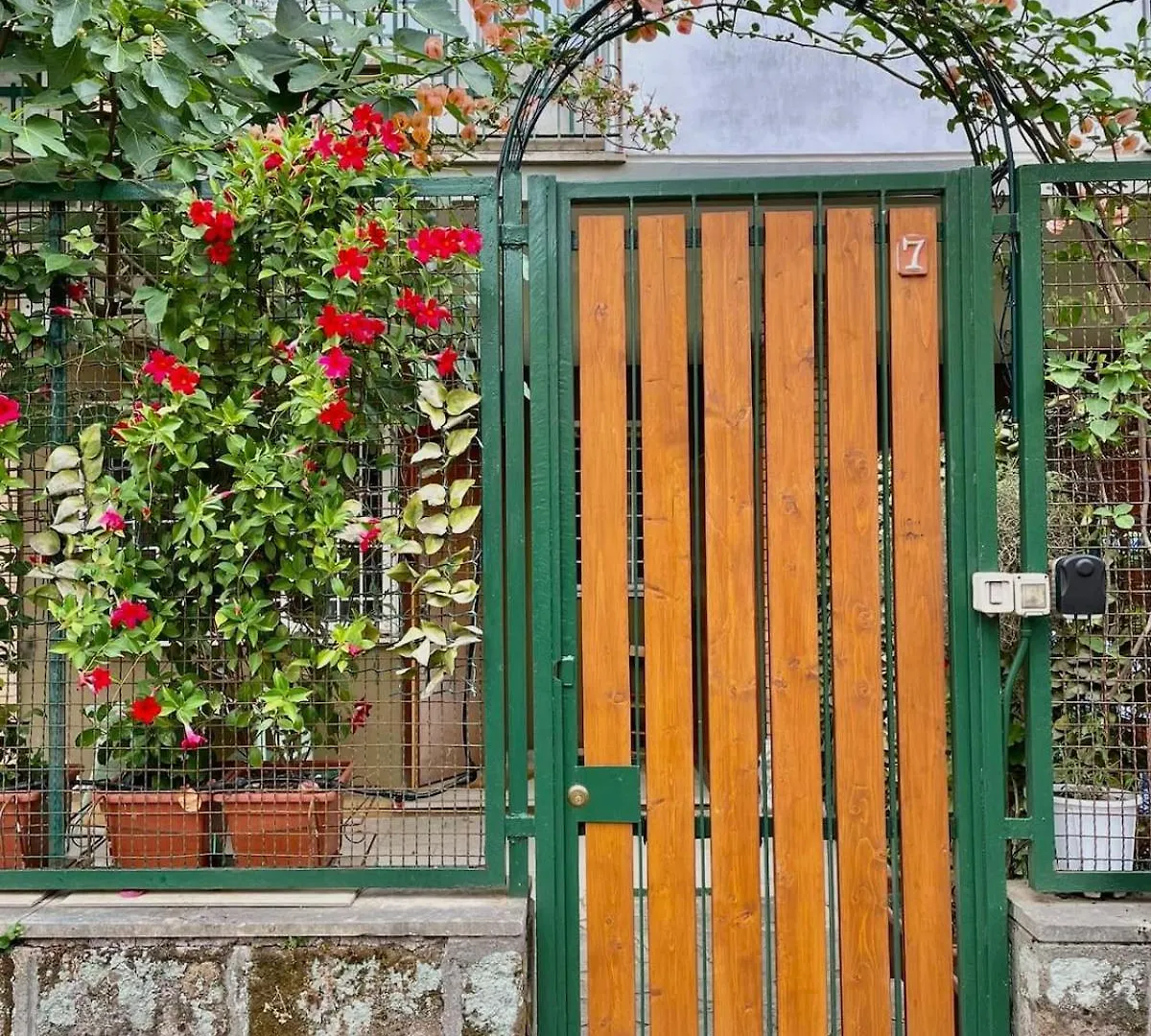 Stylish Apartment With Private Parking, Garden And Metro Rome 0*,